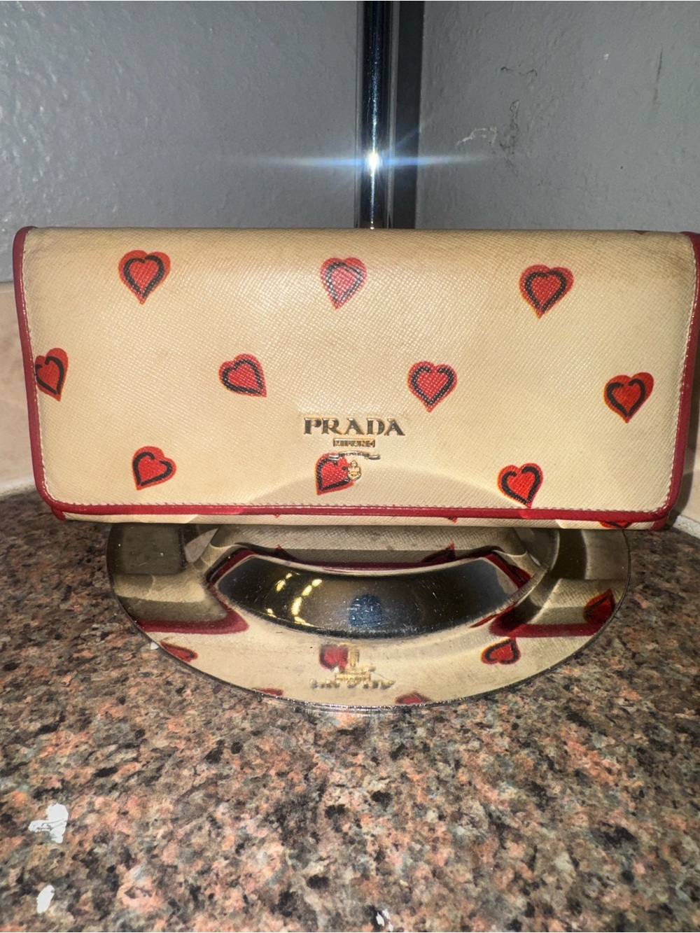 Prada ❤️Limited edition❤️saffiano leather heart long wallet ✅AUTHENTIC✅